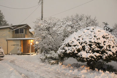 雪が積もった山内龍雄芸術館
